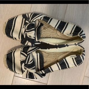 Soludos white and blue bow flats